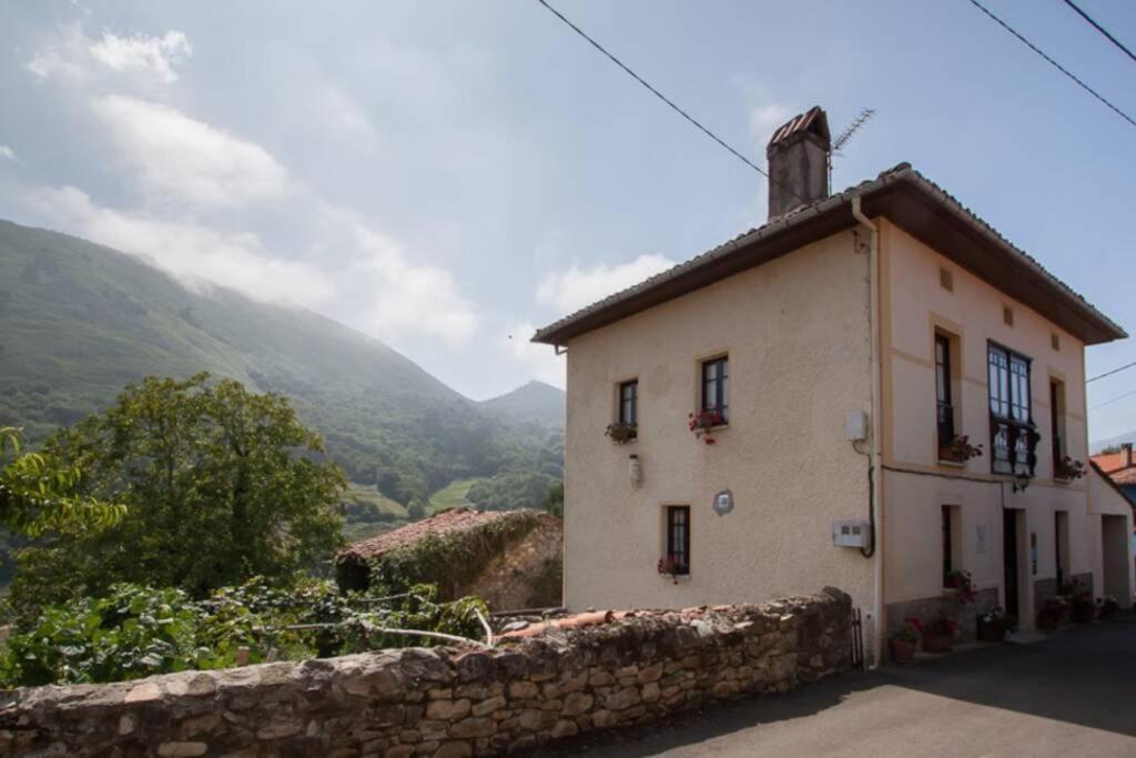 Casa Del Cuetu. Traditional Village House In Asturias Mere エクステリア 写真