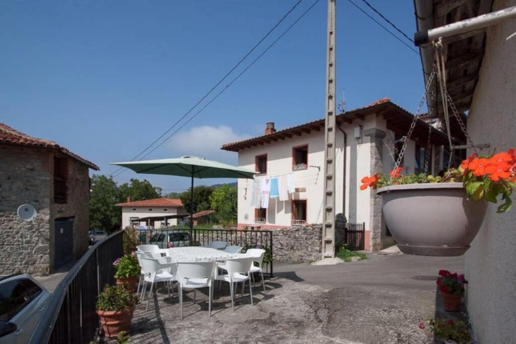 Casa Del Cuetu. Traditional Village House In Asturias Mere エクステリア 写真