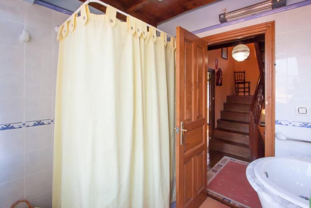 Casa Del Cuetu. Traditional Village House In Asturias Mere エクステリア 写真
